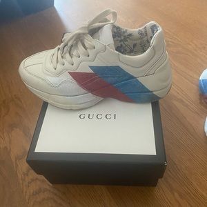 Woman's Gucci sneakers size 5 1/2 fits a size 6